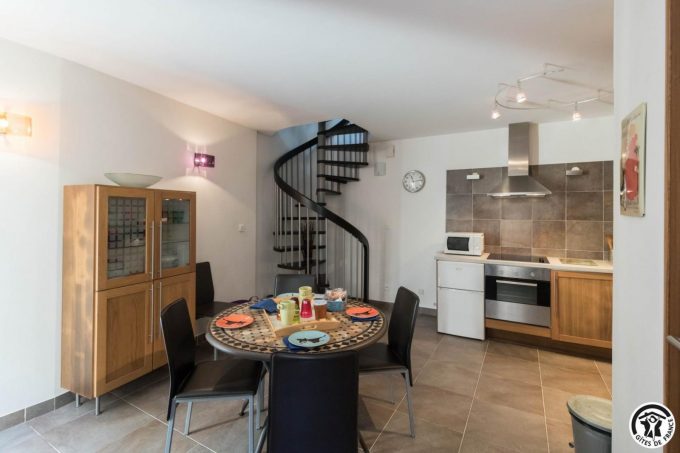 31G101100-f85a8e53adb1424c8617f7bcf2dbf87e