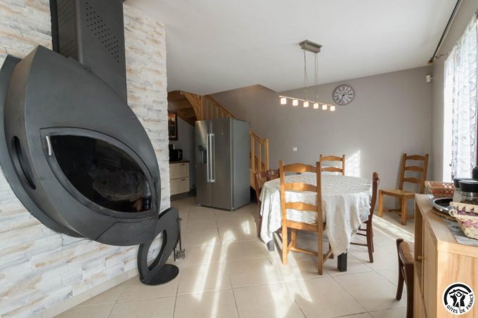 31G101105-13efb7a04a0b436abee3669db378c122