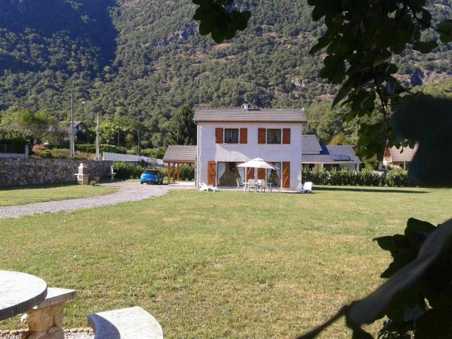 31G101105-24fc15d36f514f499280065325e93585