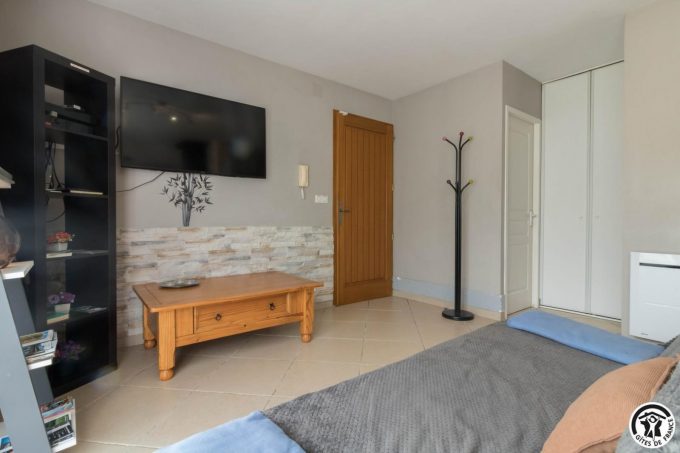 31G101105-435280916b794905b20854362919efa9