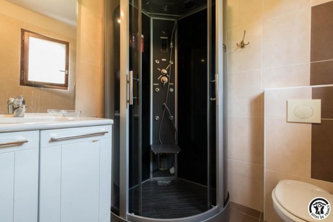 31G101105-ba748c6bccac42449f8076343f95ab09