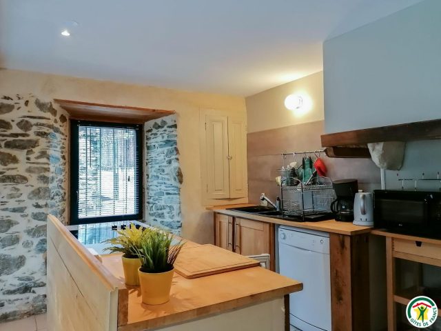 31G101140-f47b5454f2804f65b768fb03c22992fc