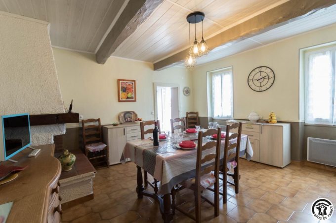 31G101164-0f461f3078e64ae99bc2c0c01dc38185