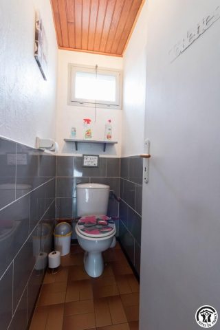 31G101164-1ff3db3c75124278987c6bde914193c6