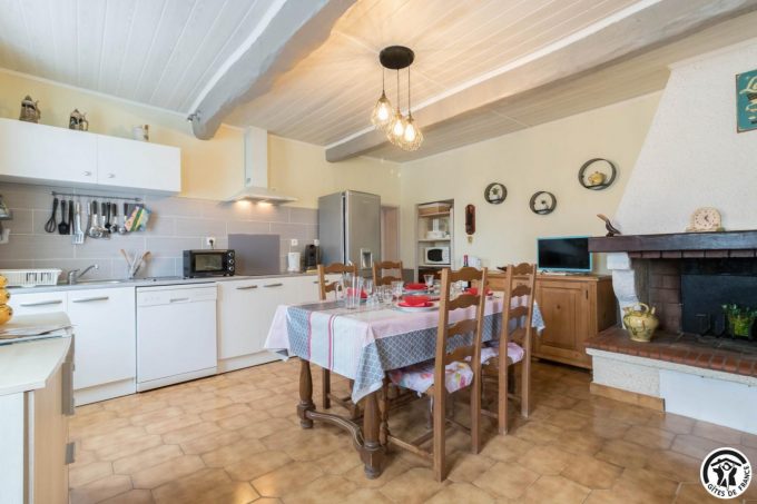 31G101164-5fe13bf9bd384cce840dfe14716576e0