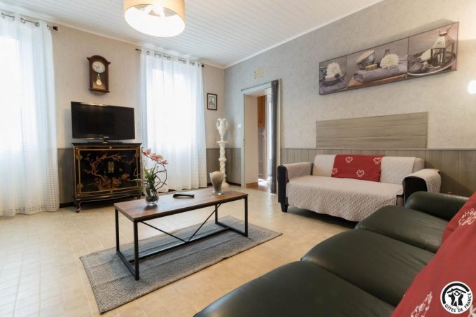 31G101164-6ee5aabd266042439ef13bbd8952e334