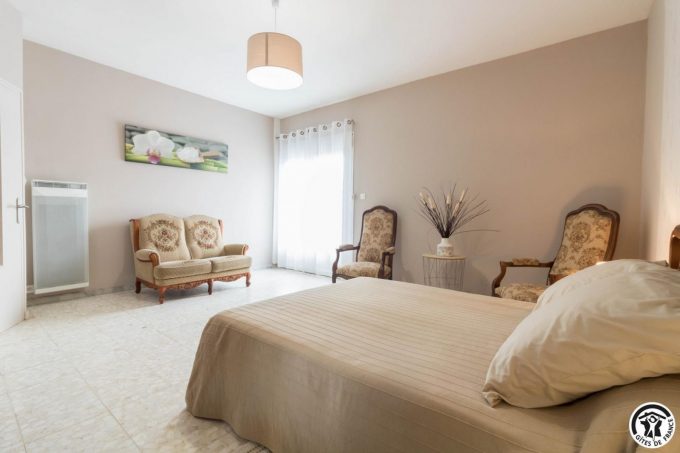 31G101164-73e8cc8066d0487da3e2f165ea4b3f20