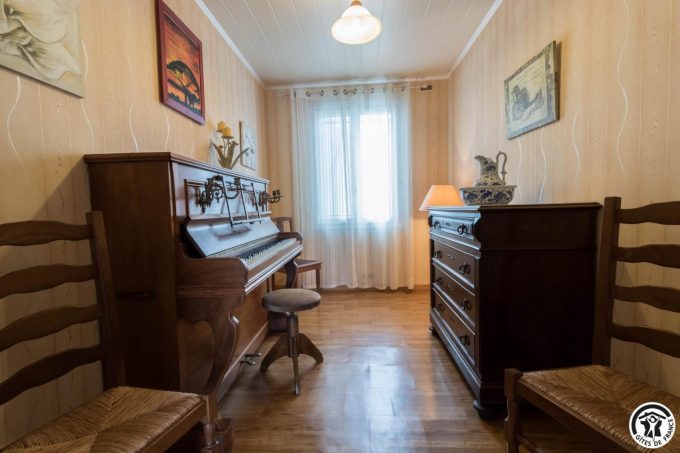 31G101164-9bdfe7589c6949a89cb2a912bc667037