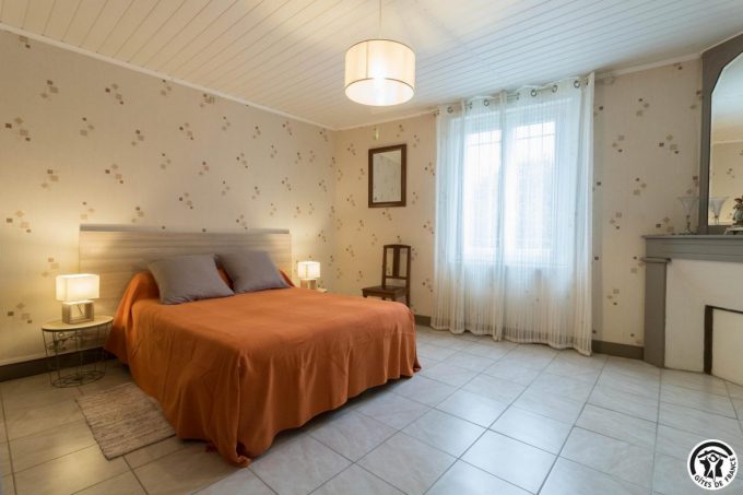 31G101164-a5e092df34df448d96b174428f54bc5e