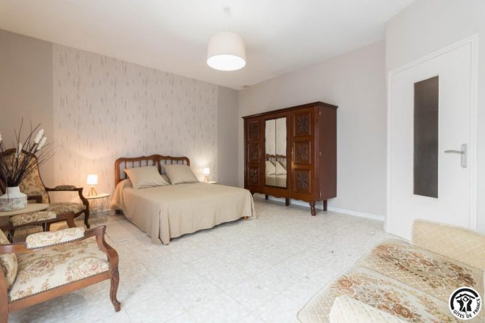 31G101164-bff7ff0fef5649d9a94086868bf54e32