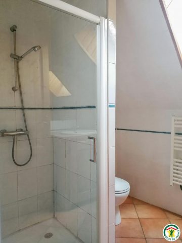 31G101175-76cddc38559547f8982ba15b9b78b5ce