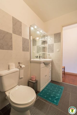 31G101201-90583d1d91564d6ba5caf221bb9e75ca