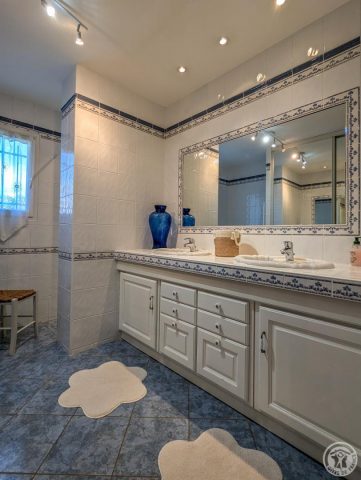 31G101202-0dcf215a75e349669414a480293e5b4a