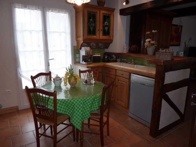 31G101202-2f136ad648914359a2607984b946fa16