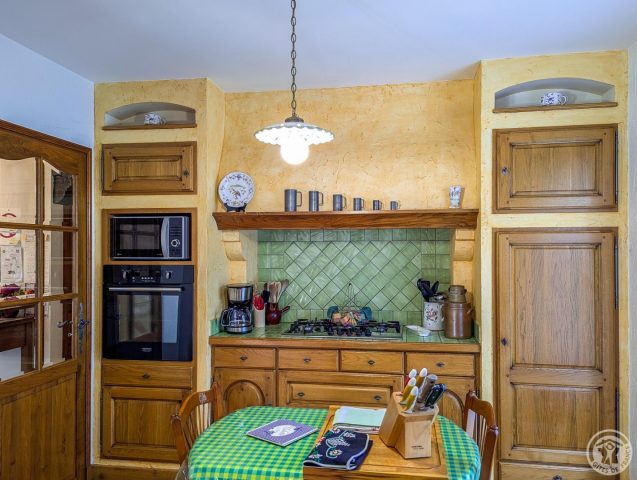 31G101202-3f53377b2b804d00983378bd53514b71