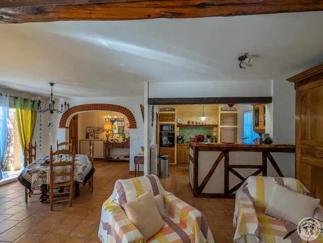 31G101202-44bea422c3cd4ea9bf126b713ee003f5