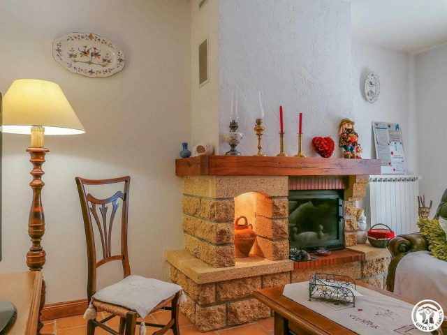 31G101202-6d910ec0abb1452daa37e847cabe7f9e