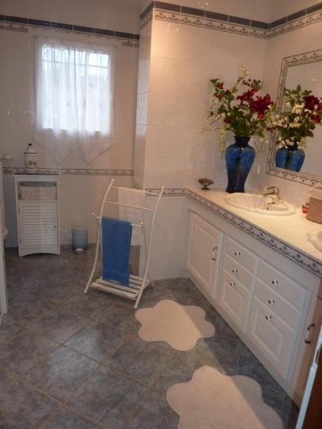 31G101202-8b2e9c31e13b454ea444222314fc838e