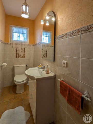 31G101202-a255a17d3d2d495cafb384ba8daf40c1