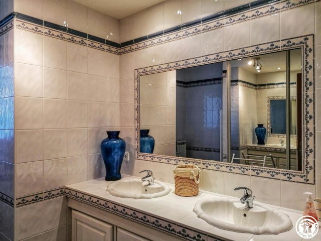 31G101202-b677226acd7e459ebc4ca11d51dce27c