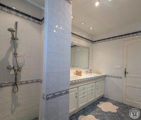 31G101202-dc8c8e9389a2488ba6afbc01fe4d8579