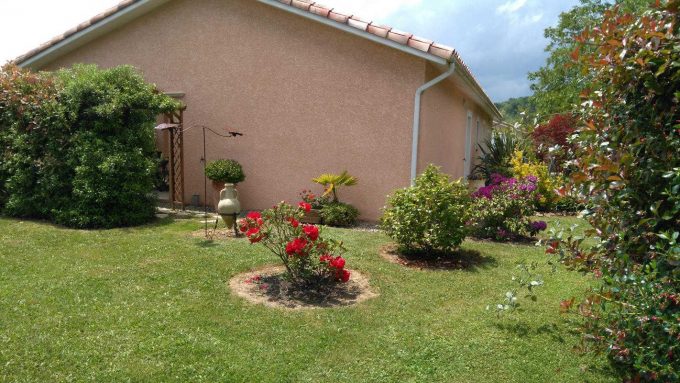 31G101202-f3c7f3dce28148938fd806c1cccae712