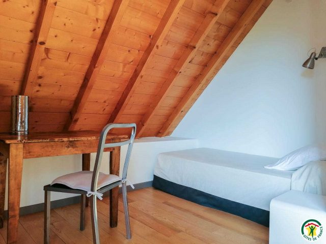 31G101218-9bc2ef79ca274d4e82abd998f06348b7