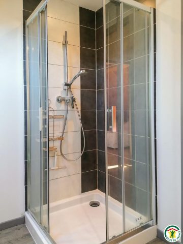 31G101218-fa3fc252c48046d6acc4e24ab16e2c5e