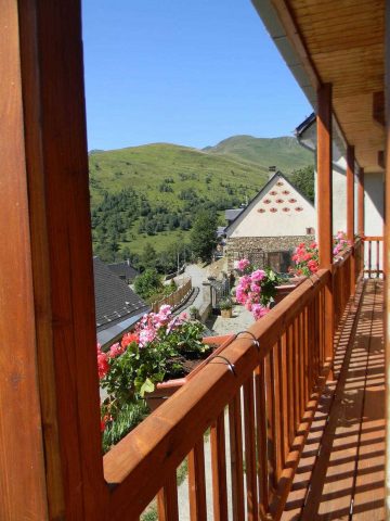 31G101242-ce13e90788794f57a2eccede9c44dee5