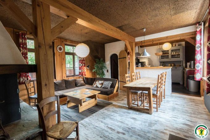 31G101247-65d3651288a947fe823c21cf81d9996e