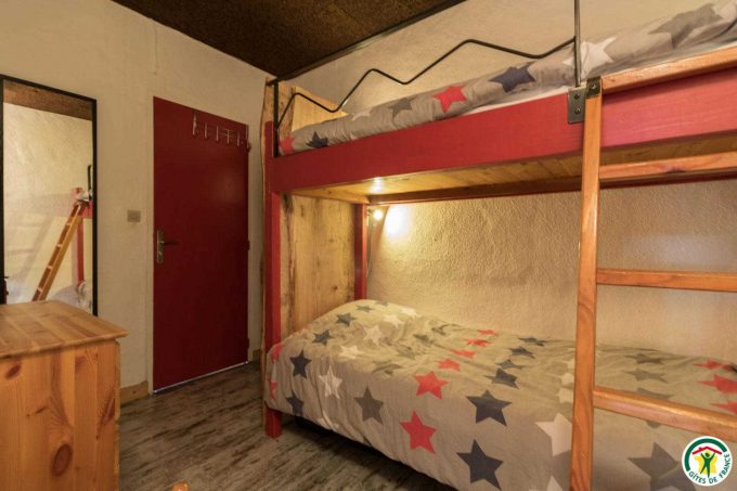 31G101247-98c7a502b3334f15a56526f2673fa577