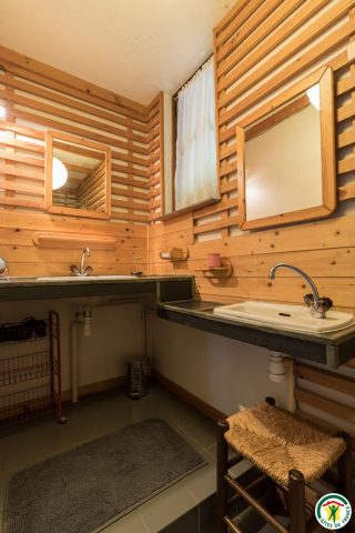 31G101247-e92b4a193b3a414abd11f25432403426