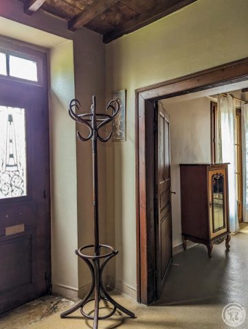 31G101249-038fbba2d49145c682317f8933d6c77b