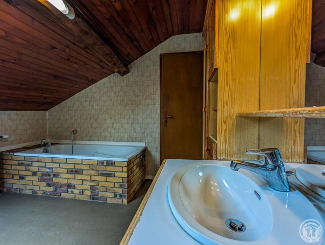 31G101249-c3c1a3ec41b94555ace3ccd3f4f497f0