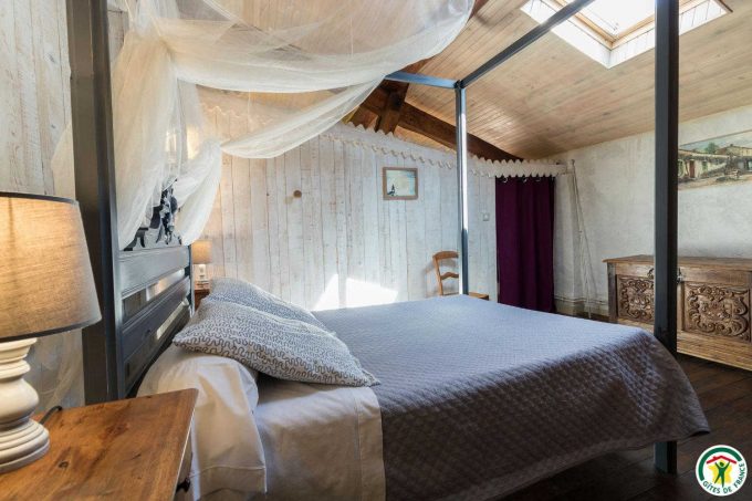 31G101275-56d637bd2cdc4448aa38645d94557d75