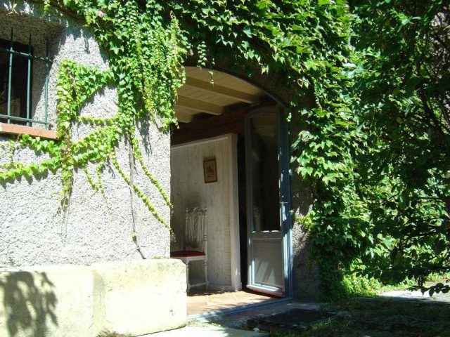 31G101275-94ff5c55412241ec86f0a35a69249a85