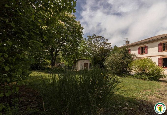 31G101297-4f09973e2c2649c287104e72d18a9566