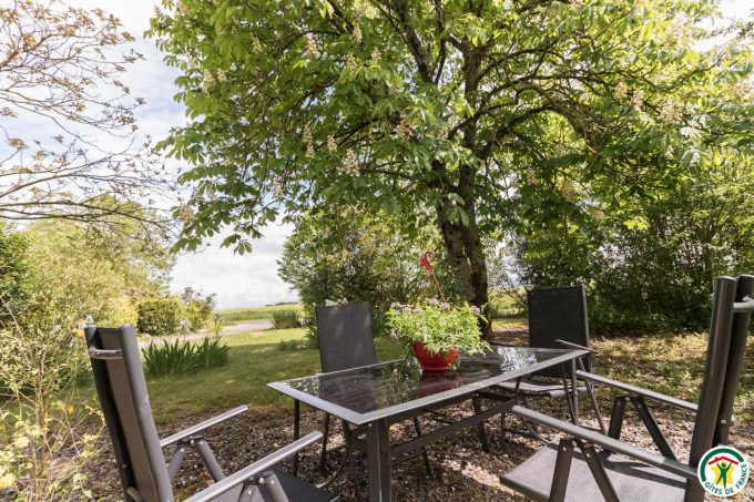 31G101297-857732fad34848cfb96ddaad6f67f708