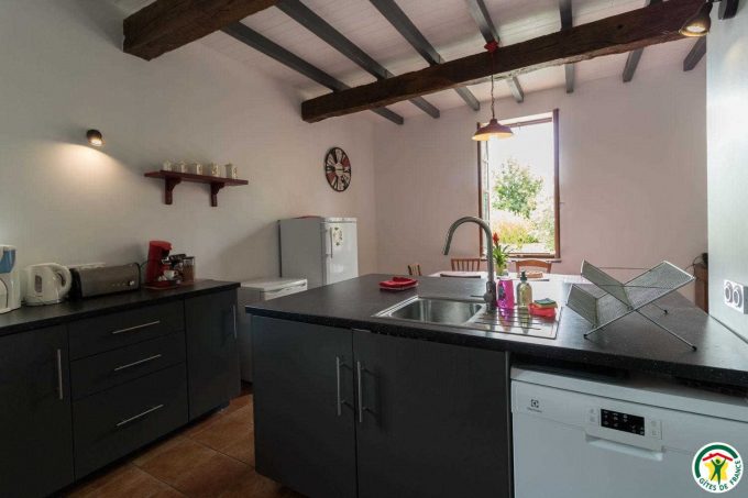 31G101297-8bbe0ca9329949c5a8cd74a243183fd8