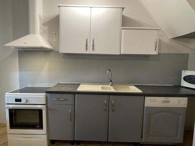 31G101337-9c3740d20cf943e18909ad911f8f17a8