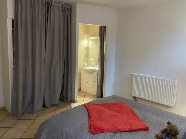 31G101337-b3bb4e4f065e410490aa7220ef2f3d7d