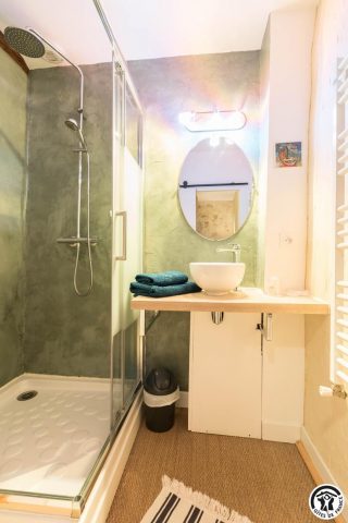 31G101342-6f3d2ca1f931429badca7aec25e4d5b9