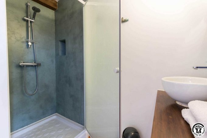 31G101343-9d27df663b1d43db838f528e47e64088