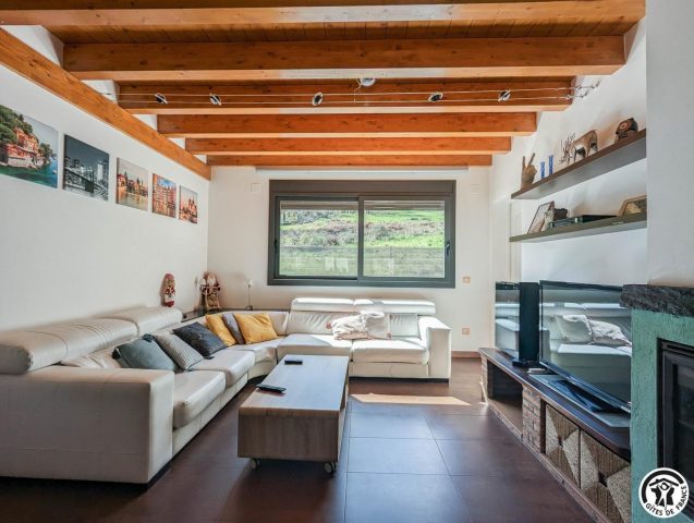 31G101360-6ffae00420664fc4b943a477a43df31d