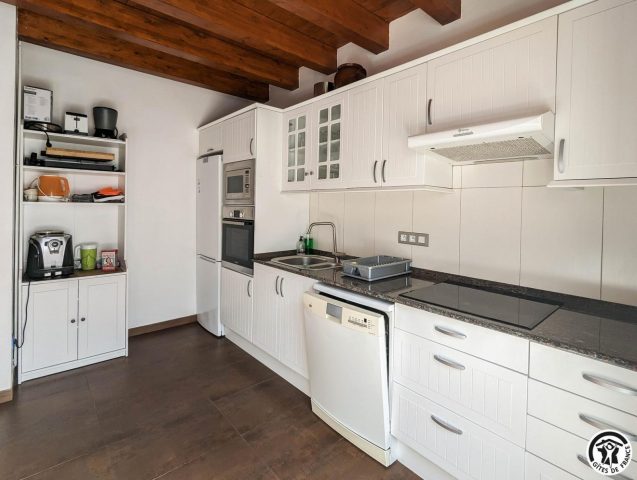 31G101360-c9564186126f4111af284f499bd2666b