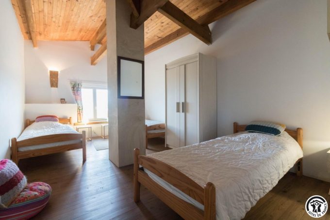 31G101370-2f588ad2413a428294b732a57d5669f6