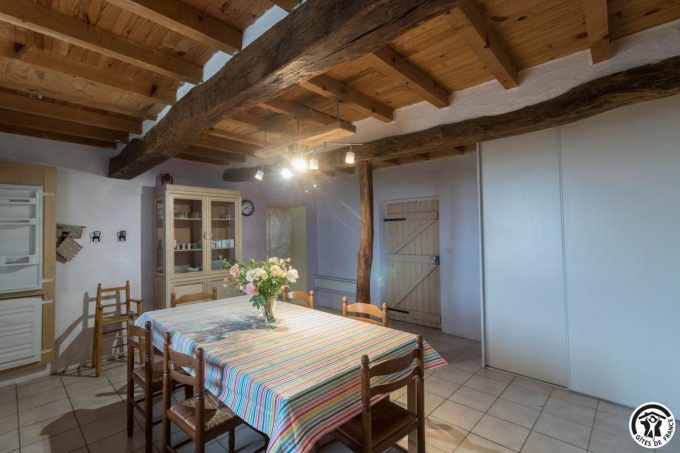 31G101370-e4c720c4582c48fb9ccc5fb2754e40c0