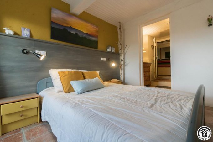 31G101371-0150183f63d24a2380815099ac482ee5