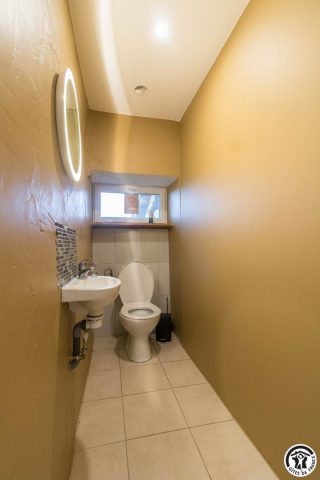 31G101371-54030284acf847eeb95f6354c7aabee9