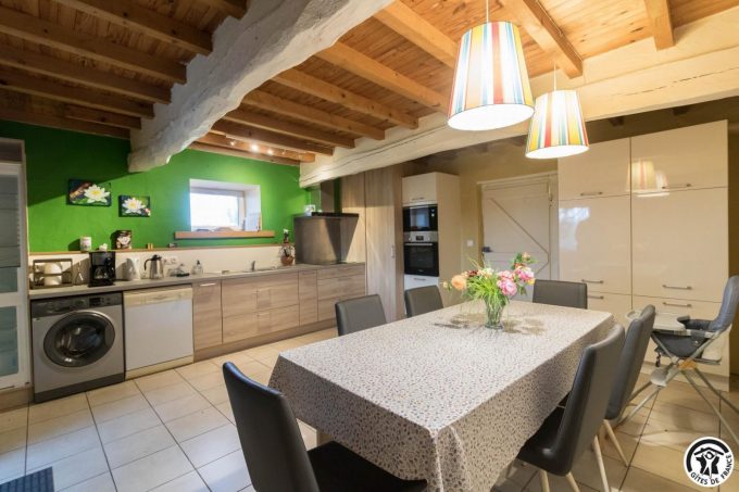 31G101371-a79cc4f2b2f14b628529f76a3a964d18